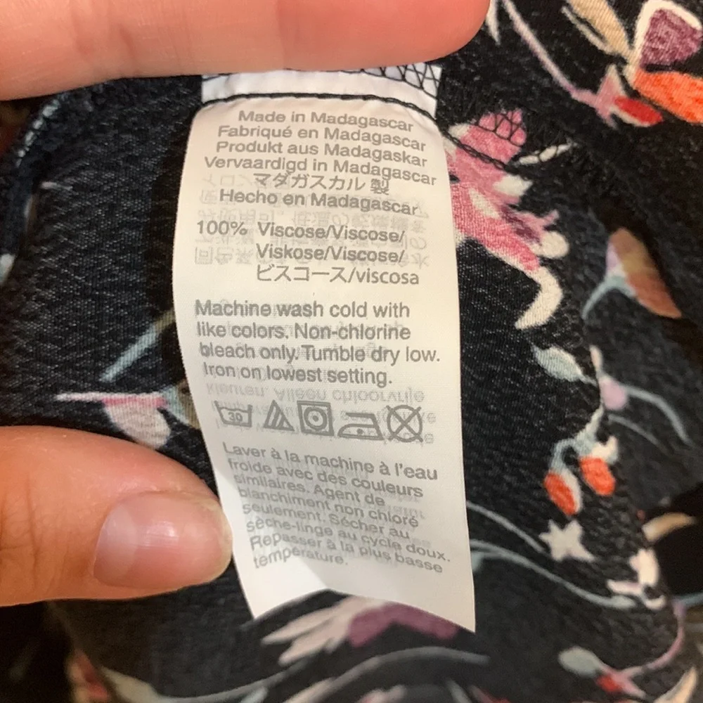 Madewell Drifting Flowers Rhyme Top V Neck in Tossed Floral True Black Sz S - Picture 6 of 10